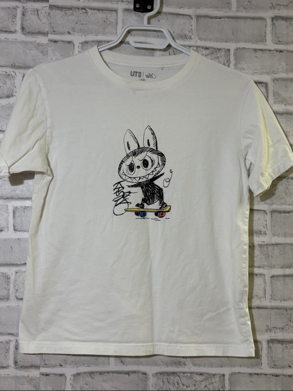 UNIQLO UT White Graphic Tee with Signature Print, size 11-12